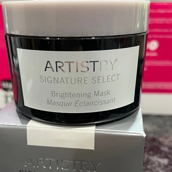 Artistry Signature Select Brightening Mask - Silver and Black